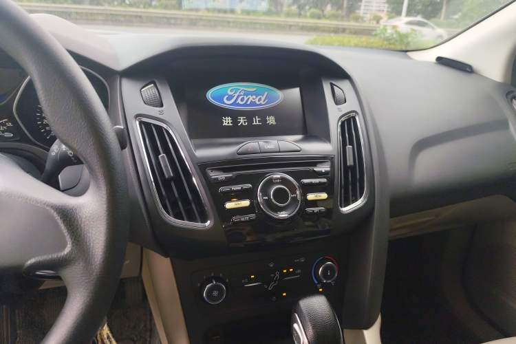 Used Ford Focus 2017 Sedan 1.6L Automatic Comfort Plus SmartDrive Edition Audio And AC Panel