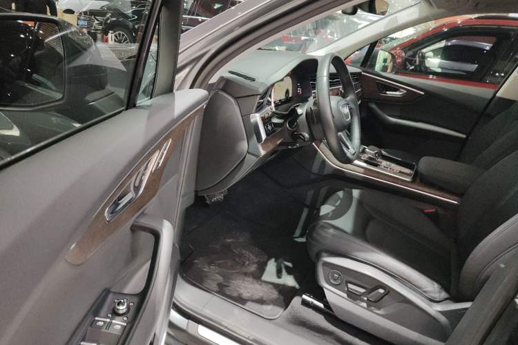 Used Audi Q7 2021 45 TFSI quattro S line Sport model