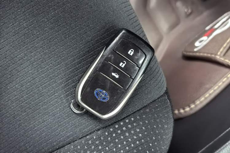 Used Toyota Levin 2017 Revised Dual-Engine 1.8H GS E-CVT Elite Sunroof Version China V Standard
