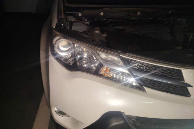 Used Toyota RAV4 2015 2.0L CVT Two-Wheel Drive Fashion Edition
