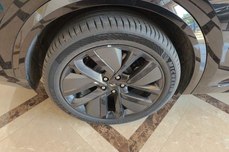 Used Li Auto L8 2025 Ultra Smart Refreshed Edition
