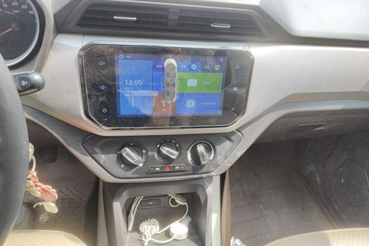 Used Wuling Hongguang 2019 1.5L S Comfort Edition China VI LAR Audio And AC Panel