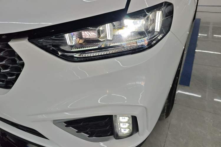 Used Wey VV5 2021 1.5T Two-Wheel Drive Color Pioneer