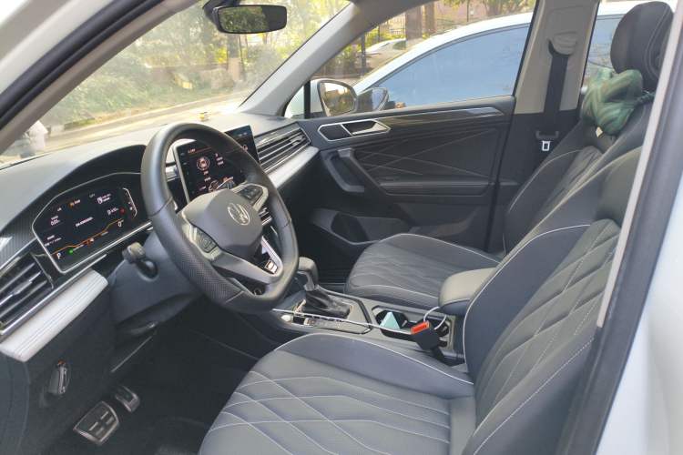 Used Volkswagen Tiguan L 2024 330TSI Automatic Two-Wheel Drive R-Line Enhanced Edition
