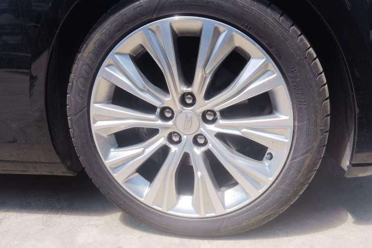 Used Cadillac CT6 2023 28T Prestige Model Right Front Wheel Hub