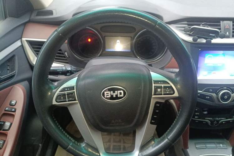 Used BYD G5 2014 1.5TI Manual Luxury Edition