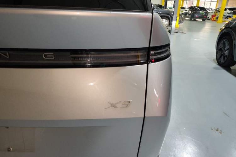Used XPeng X9 2024 610 Long-Range Pro Exterior 3