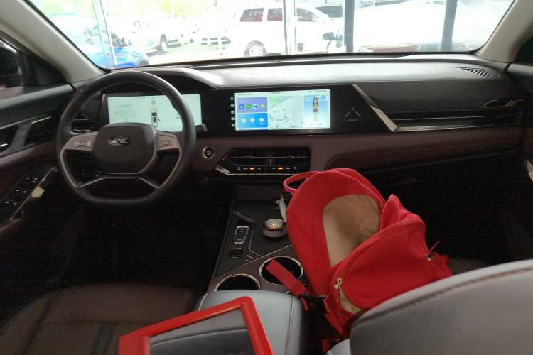 Used SOL X8 PLUS 2023 1.5 TGDI DCT Smart Edition 7-Seater