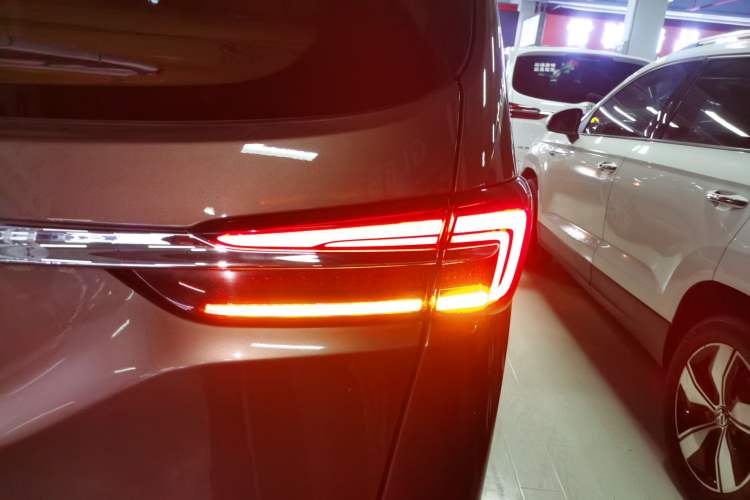 Used Buick GL8 2022 Land Business Class 652T Luxury Model