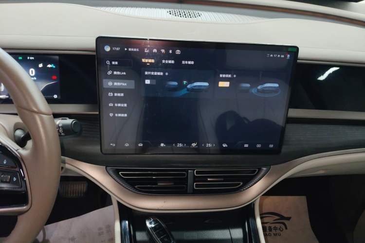 Used Denza D9 2022 DM-i 970 Four-Wheel Drive Flagship Model
