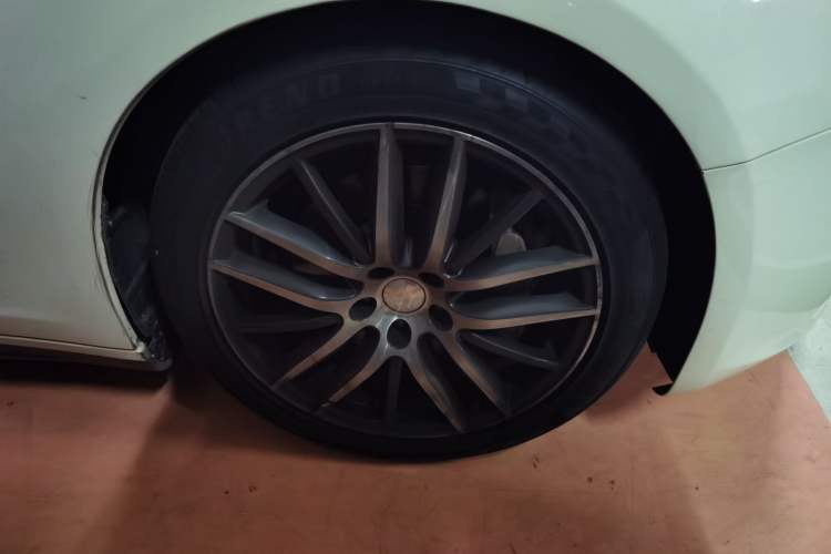 Used Maserati Ghibli 2014 3.0T Standard Edition Right Front Wheel Hub