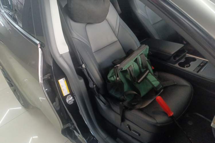 Used Tesla Model Y 2022 Long-Range All-Wheel-Drive Version