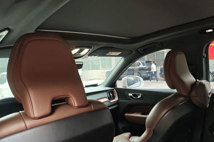 Used Volvo XC60 2023 B5 4x4 Smart Luxury Edition
