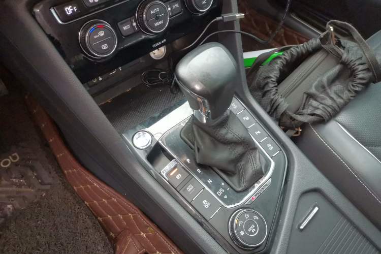 Used Volkswagen Tiguan L 2017 380TSI Automatic All-Wheel-Drive Flagship Edition Gear Lever