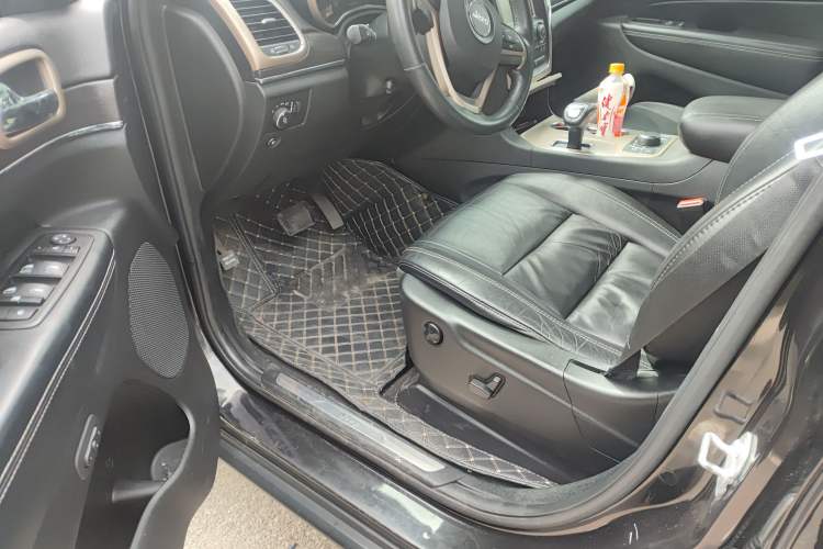 Used Jeep Grand Cherokee 2014 3.0TD Diesel Comfort Navigation Version Driver Seat