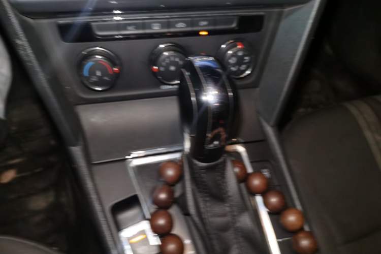 Used Volkswagen Lamando 2017 230TSI DSG Fashion Edition Gear Lever