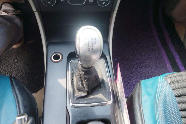 Used Bestune B50 2013 1.6L manual luxury version Gear Lever