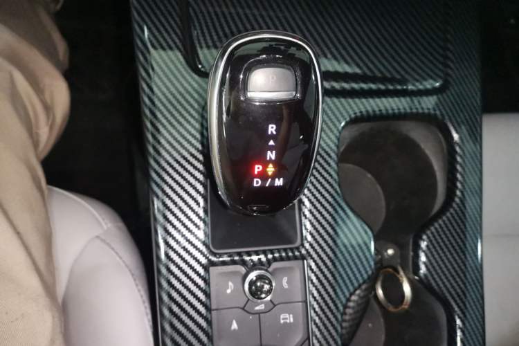 Used Cadillac XT4 2024 28T Two-Wheel-Drive Prestige Version Gear Lever