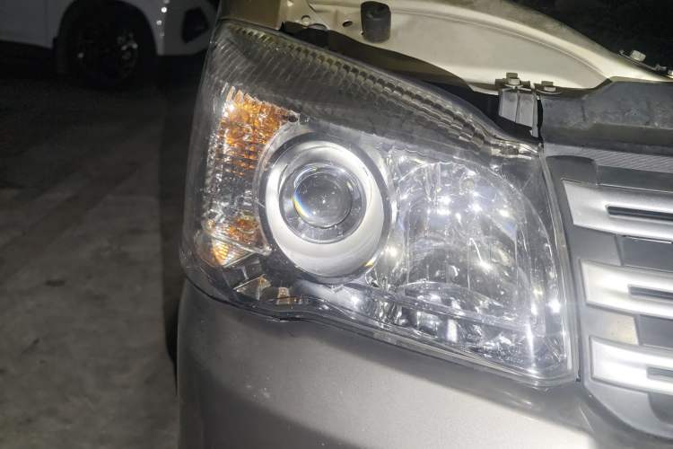 Used FORTHING Lingzhi 2017 M3L 1.6L 7-Seater Comfort Model Right Front Headlight