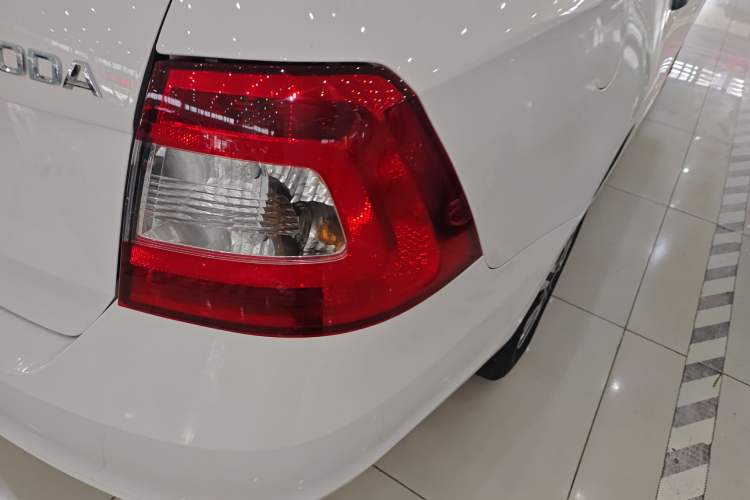 Used Skoda Rapid 2015 1.6L Automatic Enjoyment Selection Model Right Rear Taillight