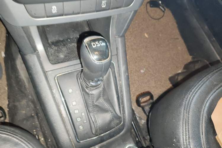 Used Skoda Yeti 2014 1.4TSI DSG Explorer Edition Gear Lever
