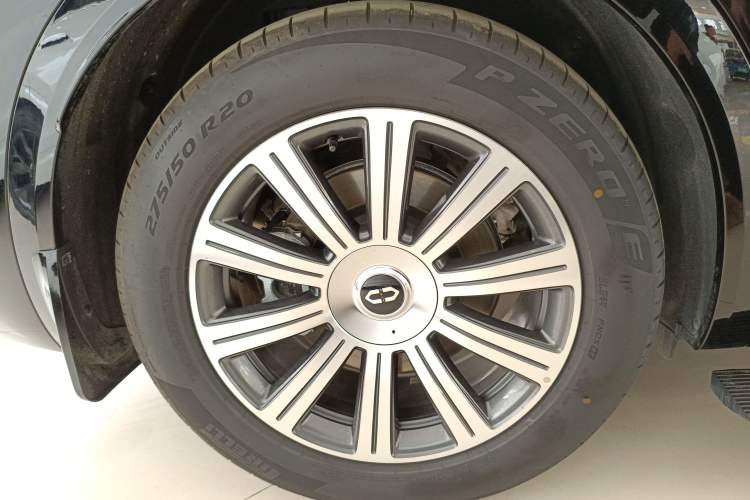 Used Hima AITO M8 2025 Extended-Range Max+ Version 53.4 kWh 5-Seater Edition Right Rear Wheel Hub