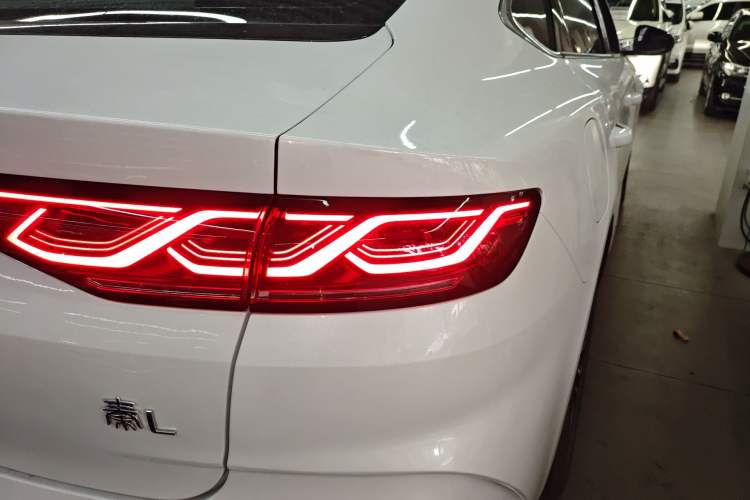 Used BYD Qin L 2024 DM-i 120KM Excellence Model Right Rear Taillight