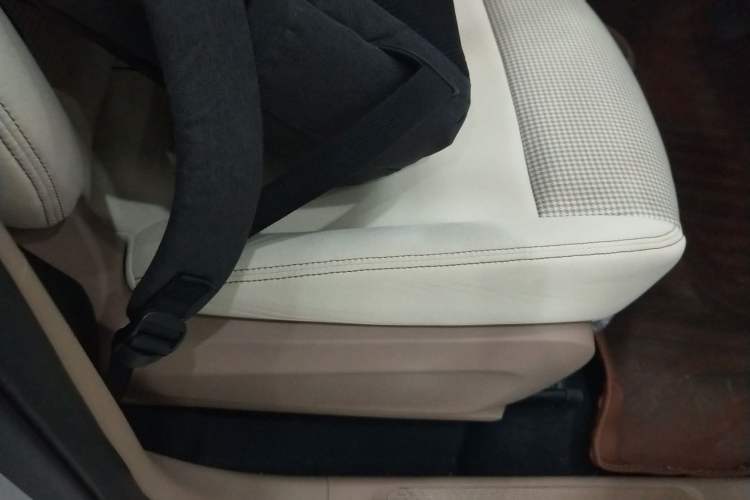 Used Wuling Hongguang MINIEV 2025 Four-Door Version Zhenxiang+ Edition Right Front Seat