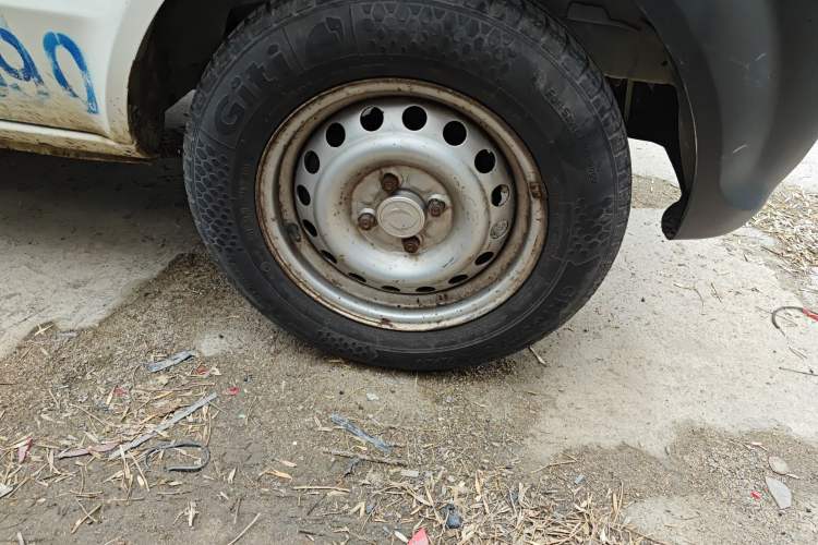 Used Dongfeng Xiaokang V29 2012 1.2L Standard Version Right Front Wheel Hub