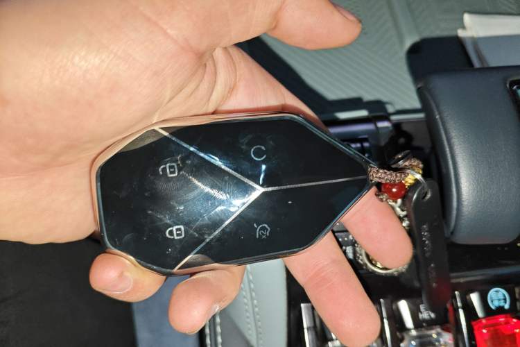 Used Formula Leopard 5 2023 Navigator Edition
