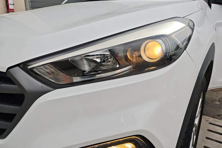 Used Hyundai Tucson 2018 1.6T Dual-Clutch Two-Wheel Drive 15th Anniversary Special Edition Left Front Headlight