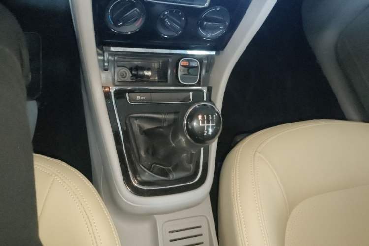 Used Volkswagen Bora 2013 1.6L Manual Fashion Edition Gear Lever