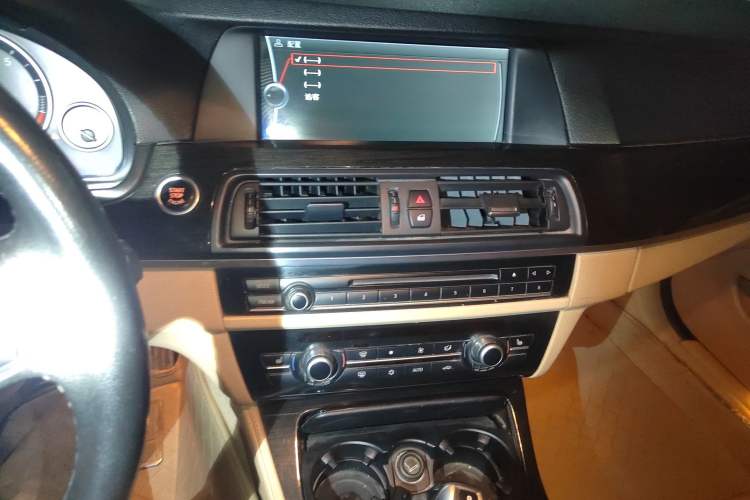 Used BMW 5 Series 2013 530Li Leading Model
