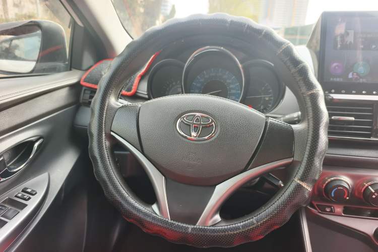 Used Toyota YARiS L Zhi Xuan 2015 1.5E Automatic Charm Edition
