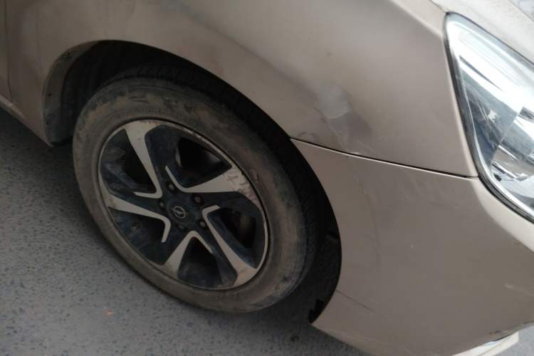 Used Haima Fumei 2017 1.6L Automatic Luxury Model Right Front Wheel Hub