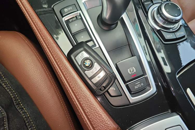 Used BMW 5 Series 2014 520i Elegant Edition