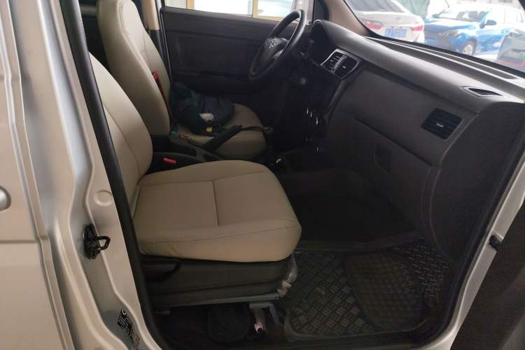 Used Wuling Rongguang V 2019 1.5L Standard Version China VI LAR
