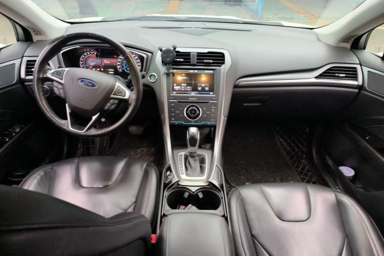 Used Ford Mondeo 2013 2.0L GTDi240 Luxury Sport Model Center Console