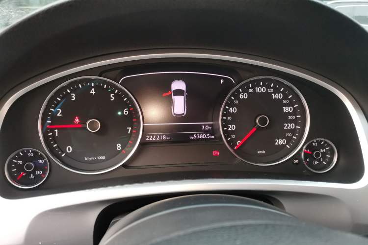 Used Volkswagen Touareg 2011 3.0 TSI Standard Version Instrument Cluster