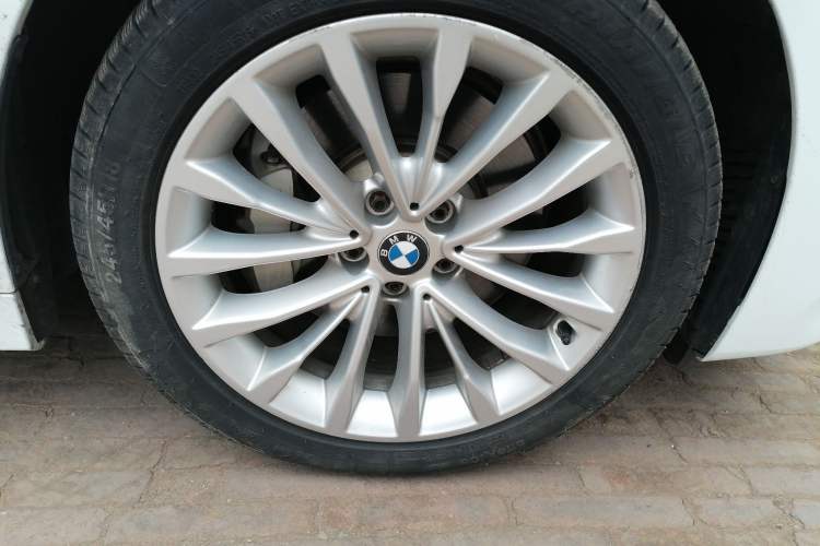 Used BMW 5 Series 2018 530Li Leading Edition Luxury Package Right Front Wheel Hub