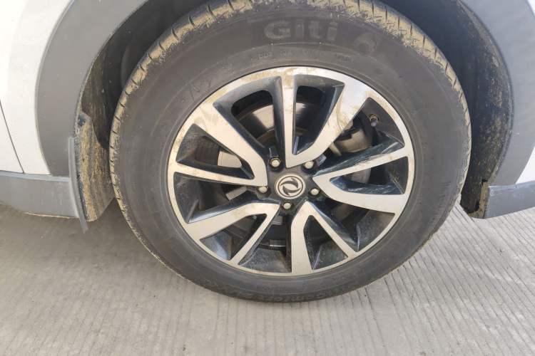 Used Dongfeng Fengon 580 2016 1.5T Manual Luxury Edition Right Front Wheel Hub