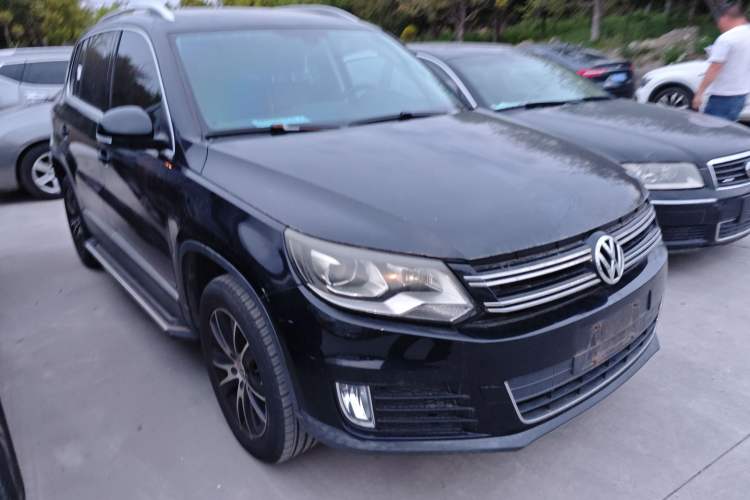 Used Volkswagen Tiguan 2015 1.8TSI Automatic Two-Wheel Drive Luxury Model Front Right 45 Deg