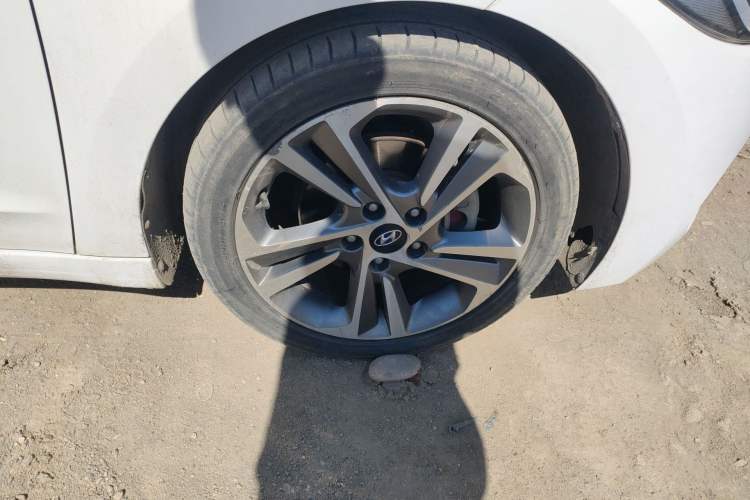 Used Hyundai Elantra (6th Generation / Lingdong) 2016 1.6L Automatic ZhiXuan – Elite Version Right Front Wheel Hub