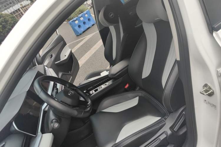 Used Geely Auto Emgrand 2023 4th Generation Champion Edition 1.5L CVT Luxury Model