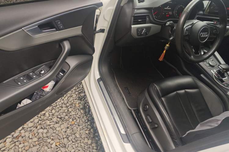 Used Audi A4L 2018 30th Anniversary Edition 30 TFSI Ambition Model