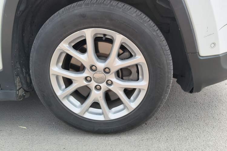 Used Jeep Cherokee 2016 2.4L Leading Smart Version
