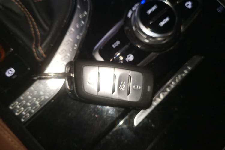 Used Changan CS95 2017 2.0T Four-Wheel Drive ZhiZun Edition
