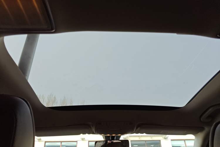 Used Mercedes-Benz E-Class New Energy 2022 Facelift E 350 e L Plug-in Hybrid Sedan Headliner