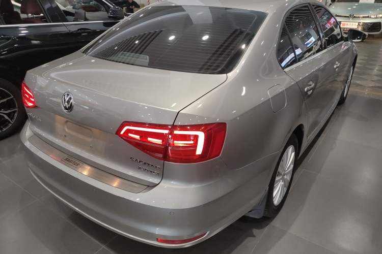 Used Volkswagen Sagitar 2015 230TSI Automatic Comfort Version Rear Right 45 Deg