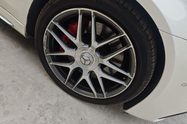 Used Mercedes-Benz S-Class AMG 2018 AMG S 63 L 4MATIC+ Right Front Wheel Hub
